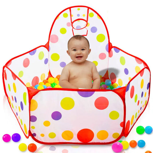 Bällebad mit Basketballkorb